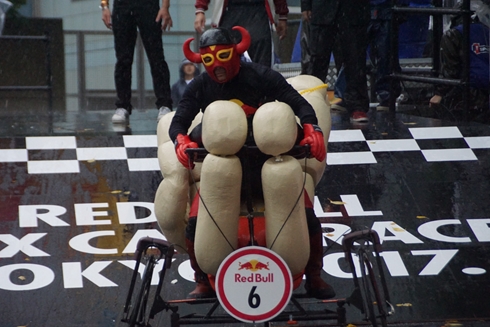 レッドブル・ボックスカート・レース 優勝 Fischer’s　水溜りボンド