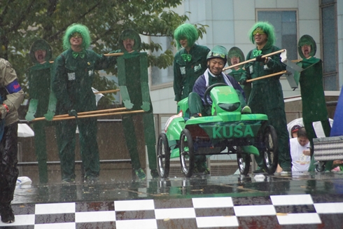 レッドブル・ボックスカート・レース 優勝 Fischer’s　水溜りボンド