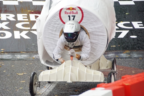 レッドブル・ボックスカート・レース 優勝 Fischer’s　水溜りボンド