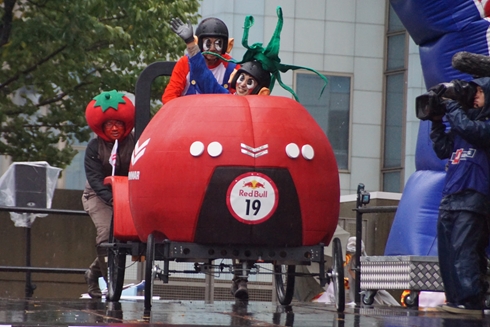 レッドブル・ボックスカート・レース 優勝 Fischer’s　水溜りボンド