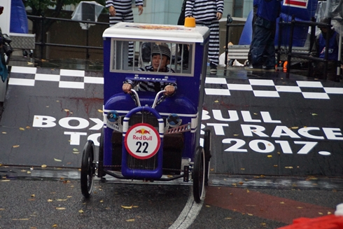 レッドブル・ボックスカート・レース 優勝 Fischer’s　水溜りボンド