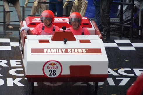 レッドブル・ボックスカート・レース 優勝 Fischer’s　水溜りボンド