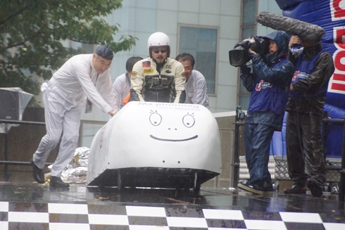 レッドブル・ボックスカート・レース 優勝 Fischer’s　水溜りボンド