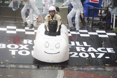 レッドブル・ボックスカート・レース 優勝 Fischer’s　水溜りボンド