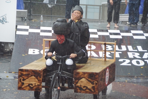 レッドブル・ボックスカート・レース 優勝 Fischer’s　水溜りボンド