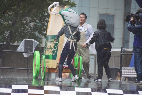 レッドブル・ボックスカート・レース 優勝 Fischer’s　水溜りボンド