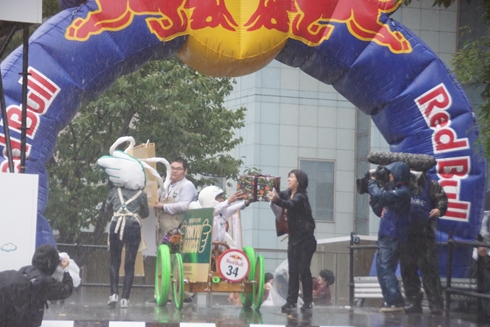 レッドブル・ボックスカート・レース 優勝 Fischer’s　水溜りボンド