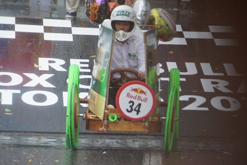 レッドブル・ボックスカート・レース 優勝 Fischer’s　水溜りボンド