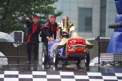 レッドブル・ボックスカート・レース 優勝 Fischer’s　水溜りボンド