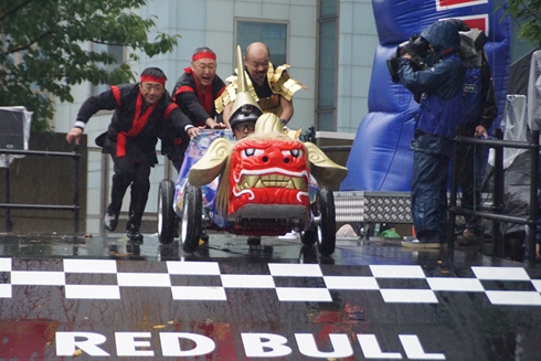 レッドブル・ボックスカート・レース 優勝 Fischer’s　水溜りボンド