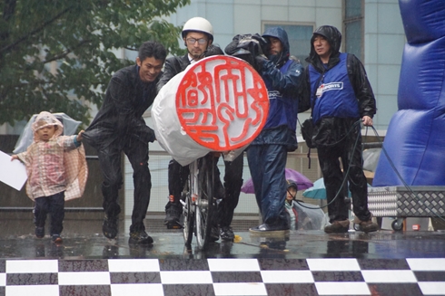 レッドブル・ボックスカート・レース 優勝 Fischer’s　水溜りボンド