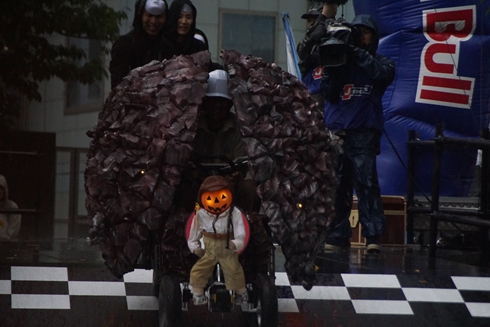 レッドブル・ボックスカート・レース 優勝 Fischer’s　水溜りボンド