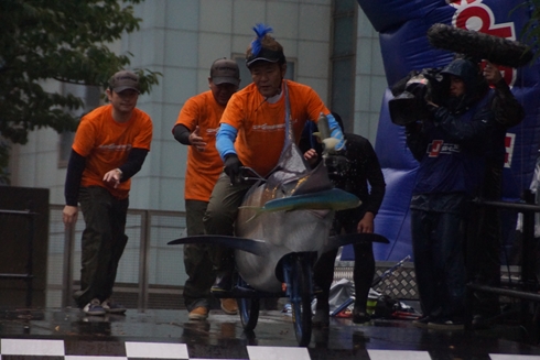 レッドブル・ボックスカート・レース 優勝 Fischer’s　水溜りボンド