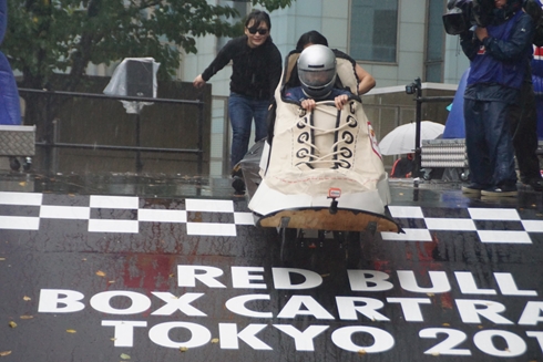 レッドブル・ボックスカート・レース 優勝 Fischer’s　水溜りボンド
