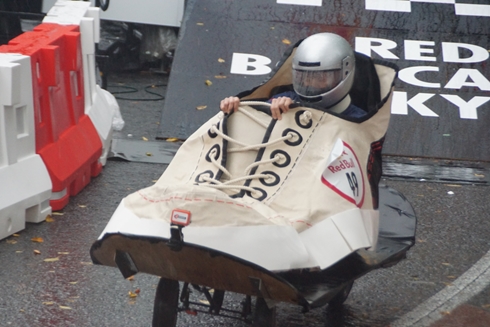 レッドブル・ボックスカート・レース 優勝 Fischer’s　水溜りボンド