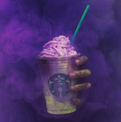 海外スタバがハロウィーン限定「ゾンビフラペチーノ」を提供　ぎょっとするほどの緑色