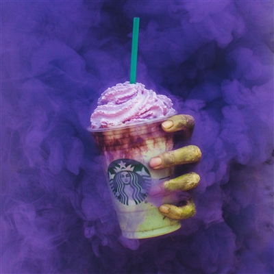 海外スタバがハロウィーン限定「ゾンビフラペチーノ」を提供　ぎょっとするほどの緑色