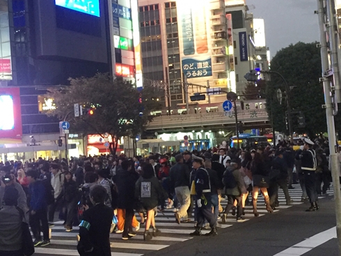 渋谷 ハロウィーン ごみ箱