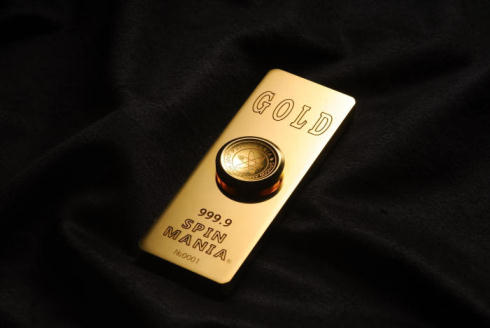 金ハンドスピーナー 世界で最も高価な金持ちの手遊び? 純金24K、400万円のハンド