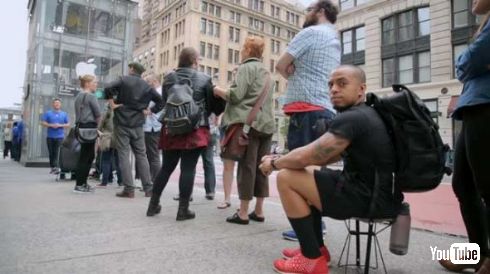 いたずら 集団 地下鉄 エレベーター アップルストア