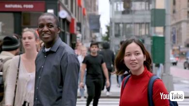 いたずら 集団 地下鉄 エレベーター アップルストア