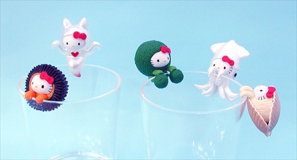 キティさんがクリオネになってコップのフチに 北海道限定の