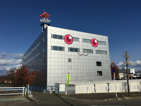 蒼樹うめ展 in 青森 青森放送 ラッピング キュゥべえ 魔法少女まどか☆マギカ