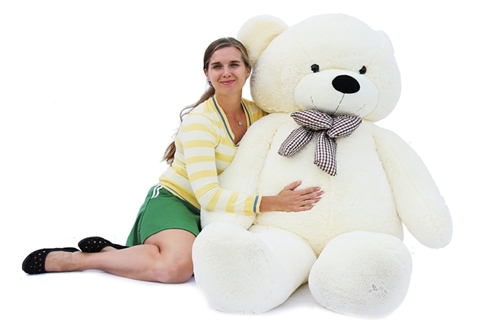 目の錯覚かな？　脚が長すぎてシュールなテディベアが海外で話題に