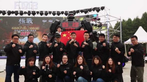 巨大ロボ トーナメント 大会 MegaBots クラウドファンディング