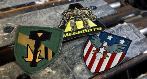 巨大ロボ トーナメント 大会 MegaBots クラウドファンディング