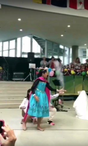 アナと雪の女王 女子小学生 口パクコンテスト エルサ レリゴー