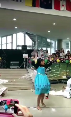 アナと雪の女王 女子小学生 口パクコンテスト エルサ レリゴー