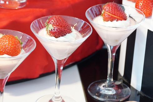 ヒルトン お台場 デザート ビュッフェ ブッフェ スイーツ いちご ホテル ホテルバイキング 食べ放題