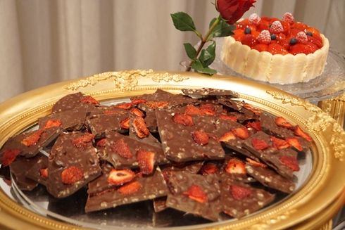 ヒルトン お台場 デザート ビュッフェ ブッフェ スイーツ いちご ホテル ホテルバイキング 食べ放題