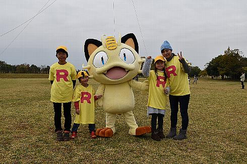 ニャースと記念撮影