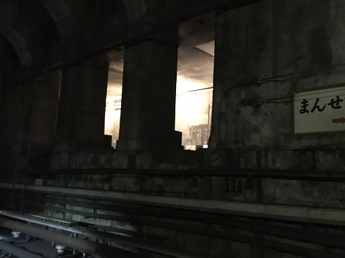 駅　ライトアップ　メトロ