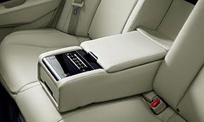 リアアームレスト