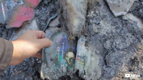 卒業アルバムの残がいが……