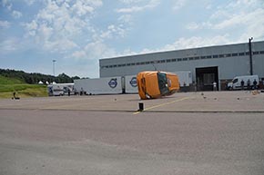 ボルボ「XC60」安全性能試験の様子