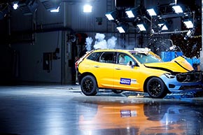 ボルボ「XC60」安全性能試験の様子