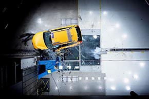 ボルボ「XC60」安全性能試験の様子