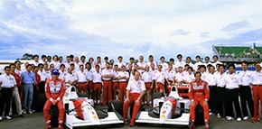 マクラーレン・ホンダ MP4/7とセナ、ベルガー（写真：マクラーレン）
