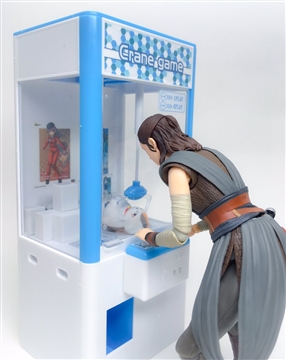 スター・ウォーズのフィギュアコント　レイ「日本の回転寿司屋ってのは最初にそこで手を洗うのよ」カイロ・レン「熱ゥッッ」