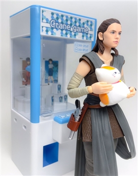 スター・ウォーズのフィギュアコント　レイ「日本の回転寿司屋ってのは最初にそこで手を洗うのよ」カイロ・レン「熱ゥッッ」