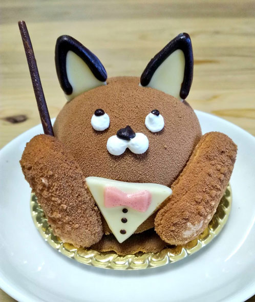 目の位置が惜しい黒猫さんのケーキ