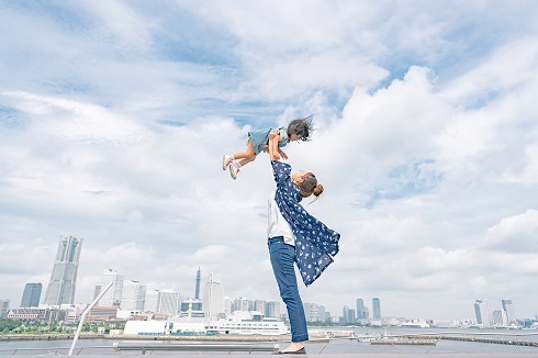 高い高い　妻　娘　写真