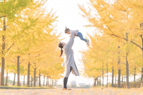 高い高い　妻　娘　写真