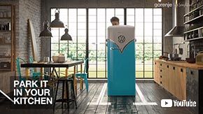 ワーゲンバス冷蔵庫を設置した様子