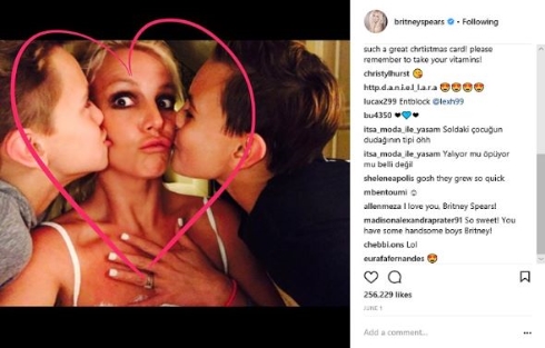 ブリトニー・スピアーズ　息子　キス