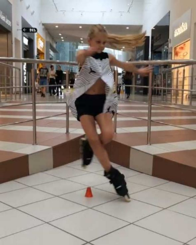 ローラースケート 女の子 うまい すごい プロ Sofia Bogdanova